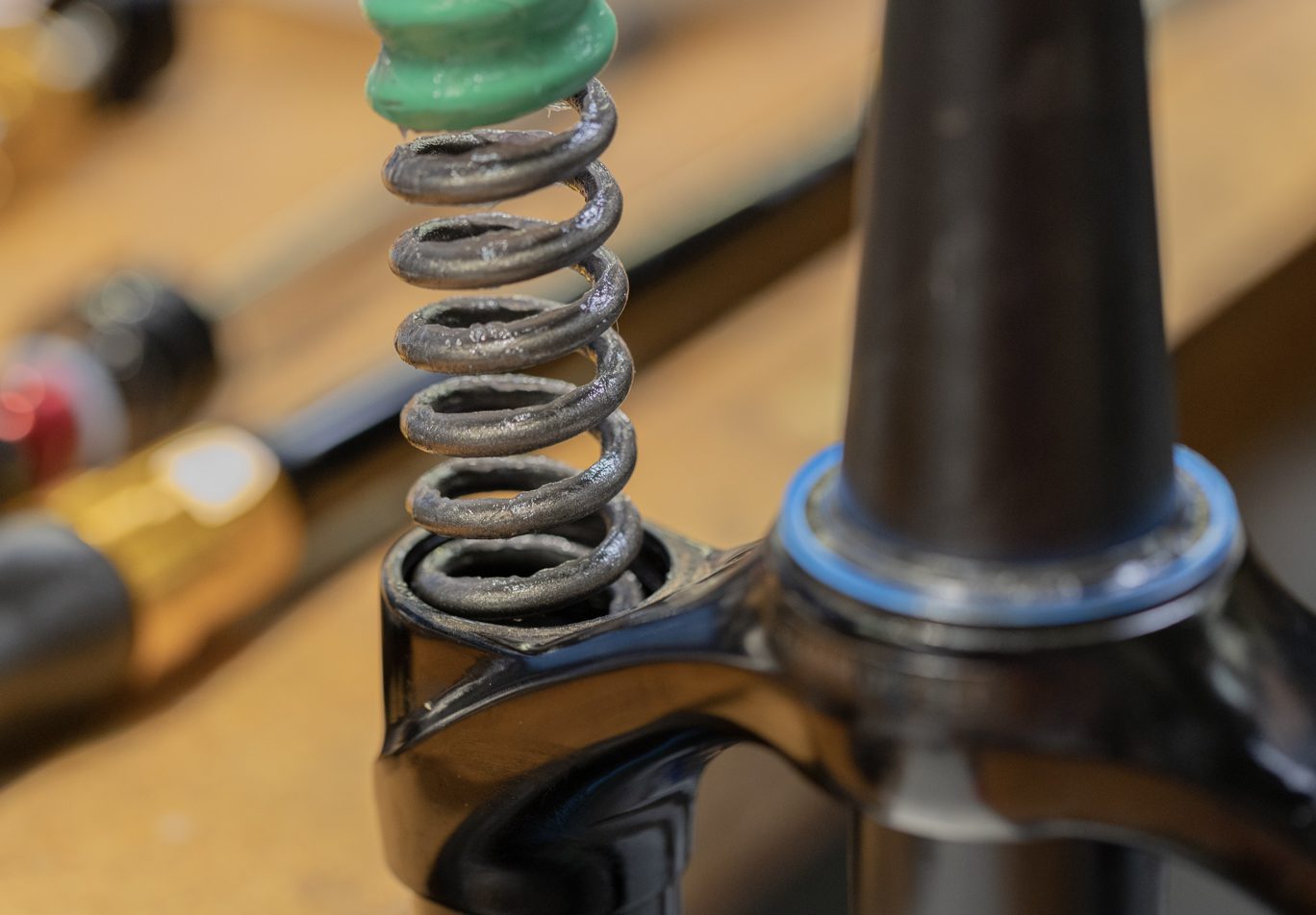 Cane Creek HELM Coil Spring - Spring Installation